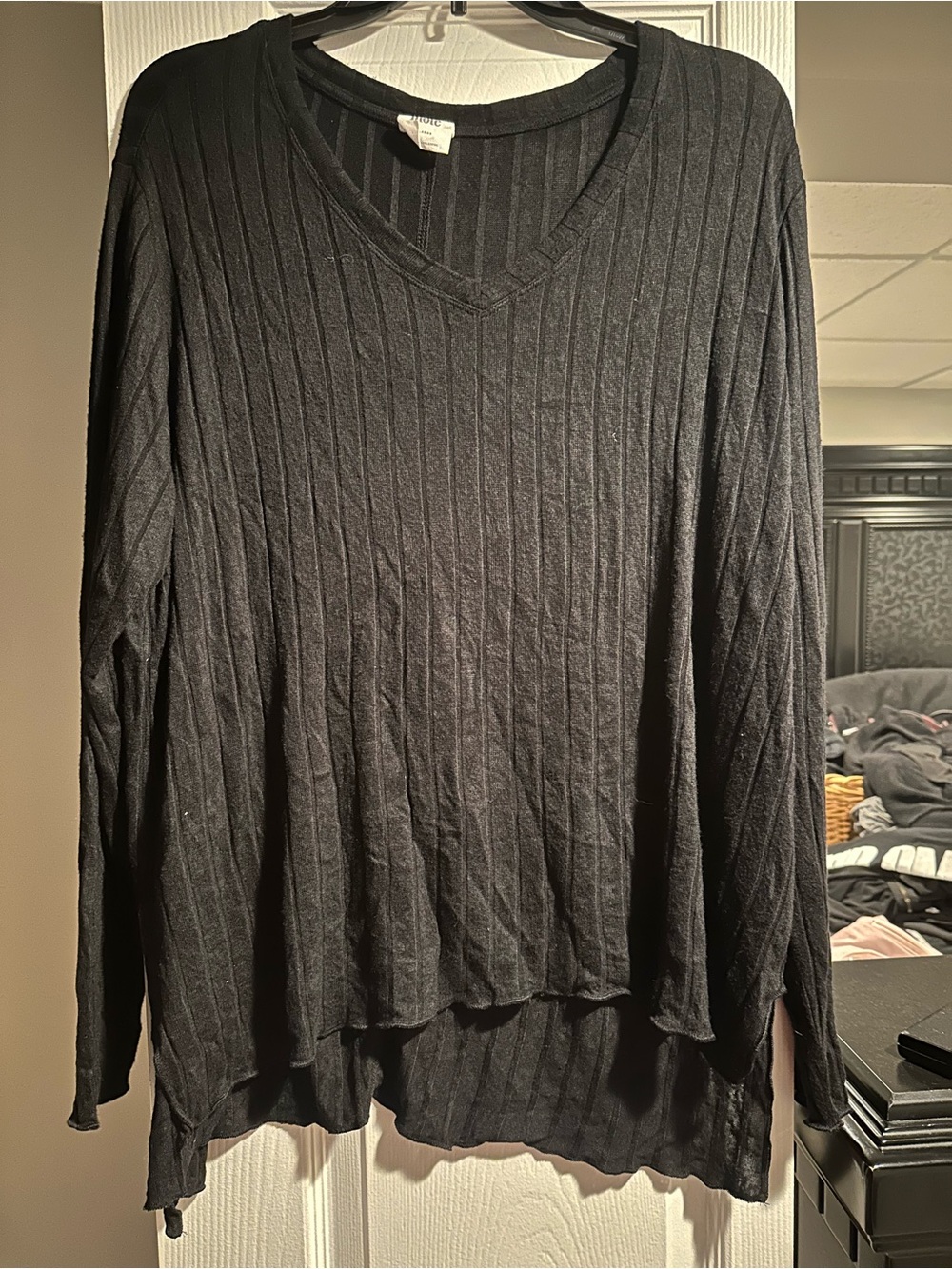 Long Sleeve V-Neck Ribbed Top - Black